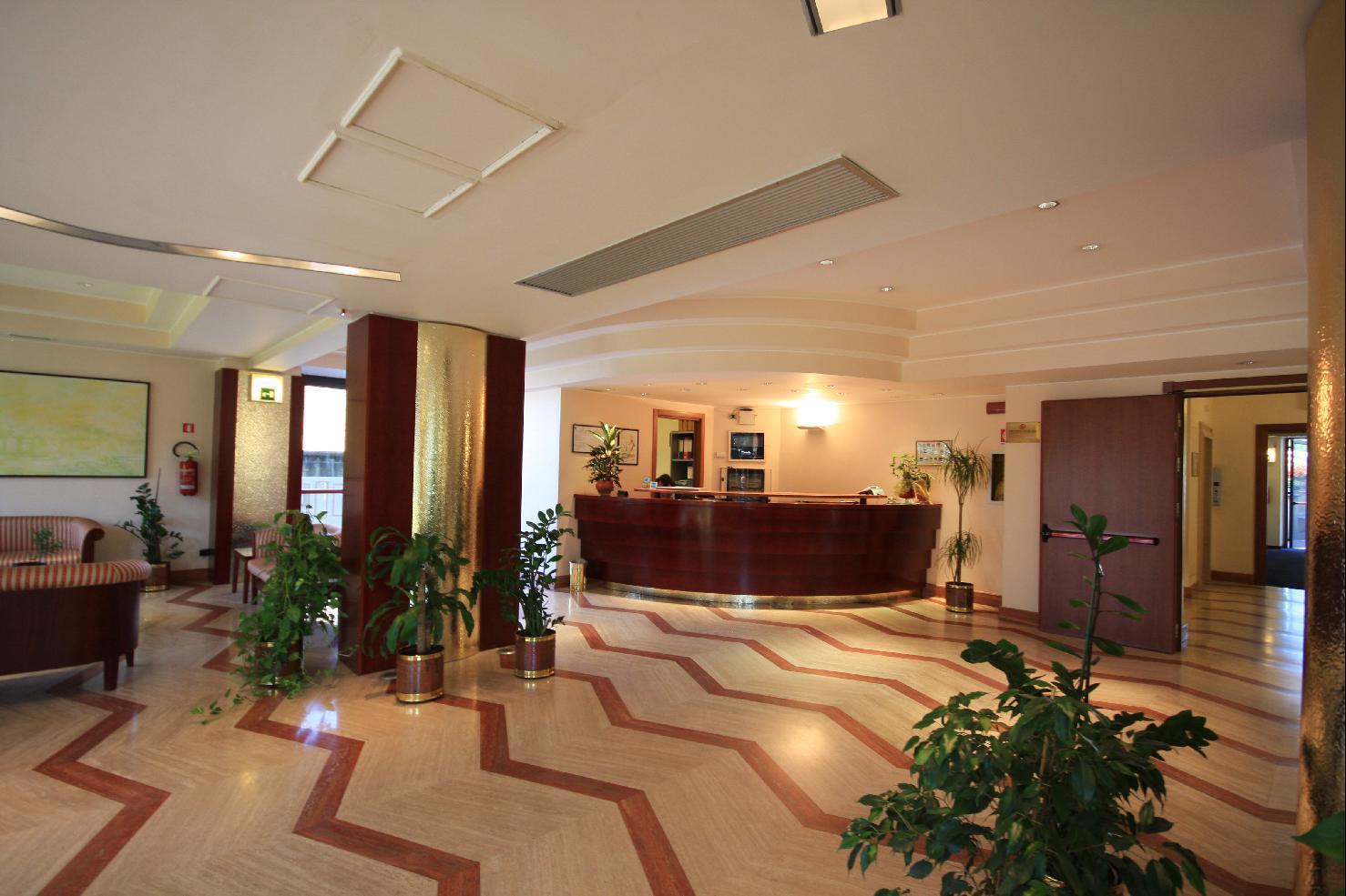 Smooth West Hotel